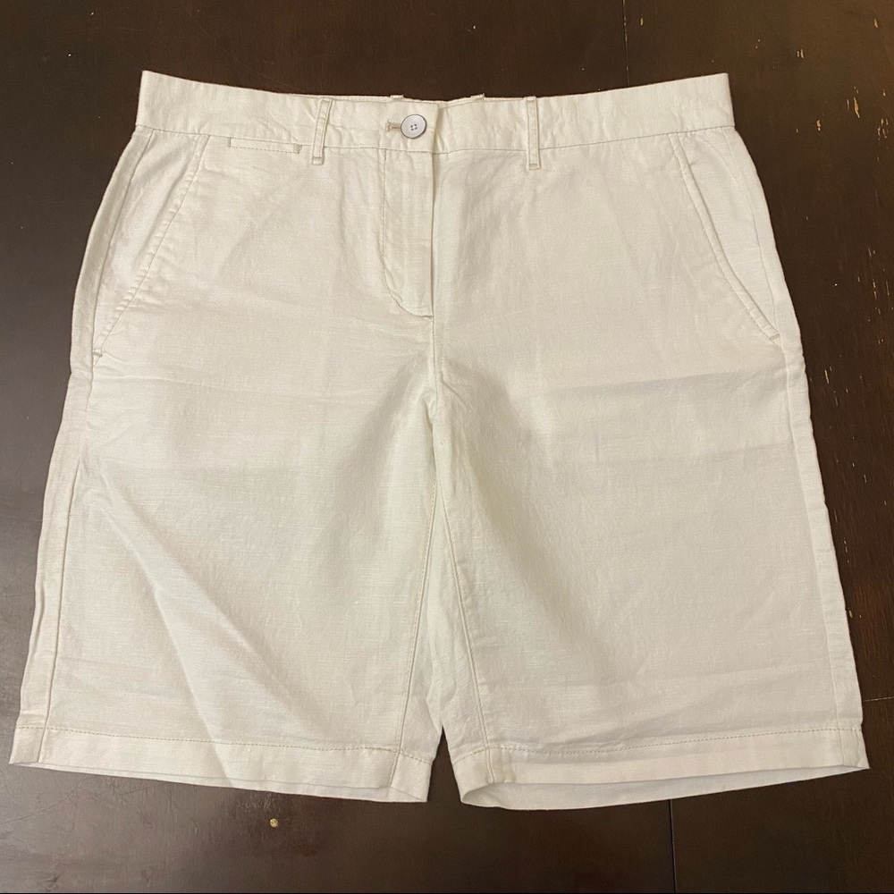 Women’s Gap White Khaki Shorts